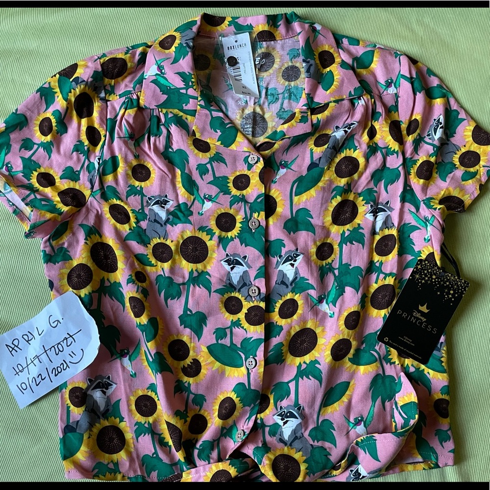 Boxlunch exclusive Meeko Pocahontas front knot Button up shirt size XS Small